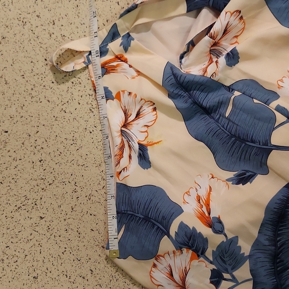 Off Shoulder Tropical Top & Wrap Hem Shorts, size S - Picture 13 of 17